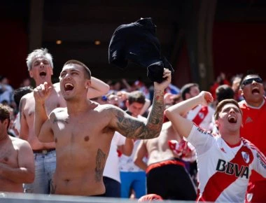 Οριστική αναβολή του τελικού των τελικών: Τρομακτικά επεισόδια στο Ρίβερ Πλέιτ-Μπόκα Τζούνιορς (βίντεο, φωτό)